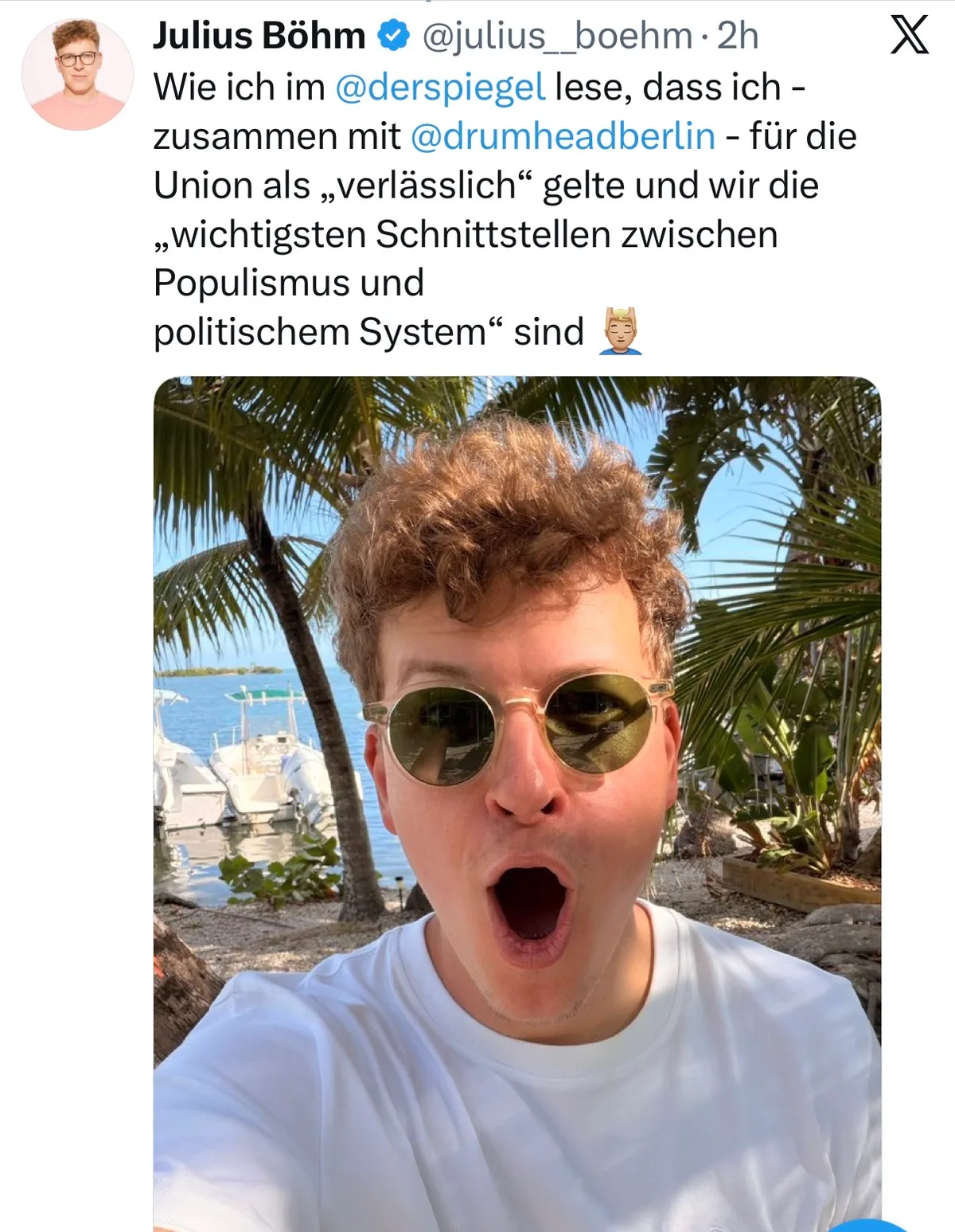 In dieser Haltung nähern sich Nius-„Journalisten“ den Lenden der Regimefunktionäre