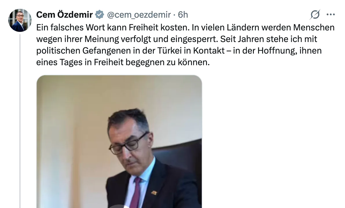 "Stoppt die Faschisten!", ruft der Faschist