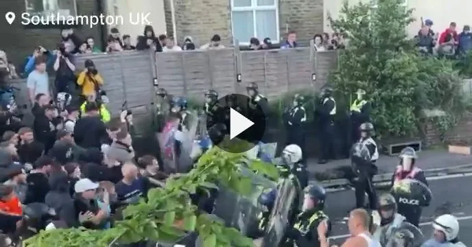 Nach Henry-Nowak-Mord: Bürgerproteste gegen Polizei eskalieren