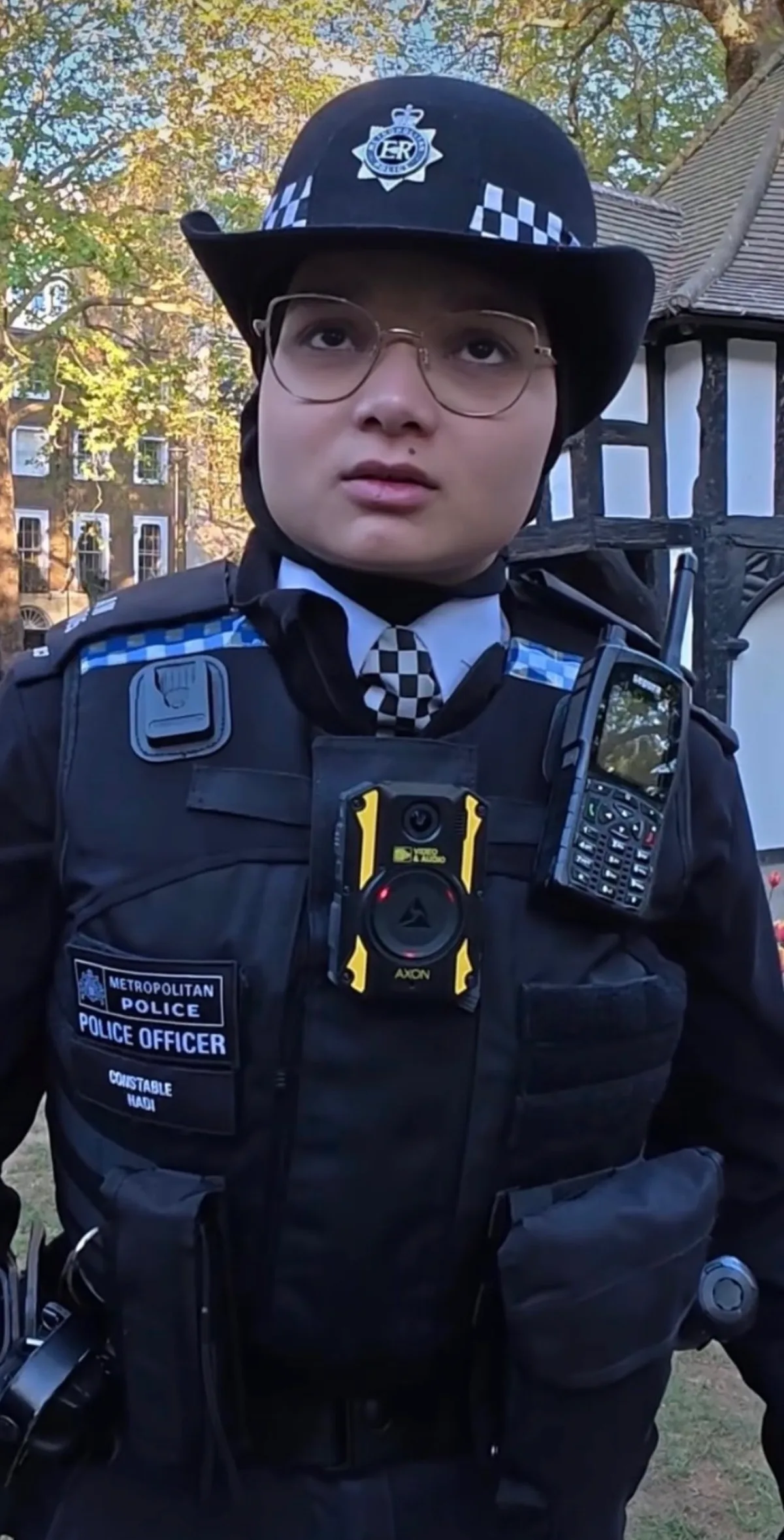 Erinnerungsservice: Frauen in Polizeiuniformen sind Witzfiguren