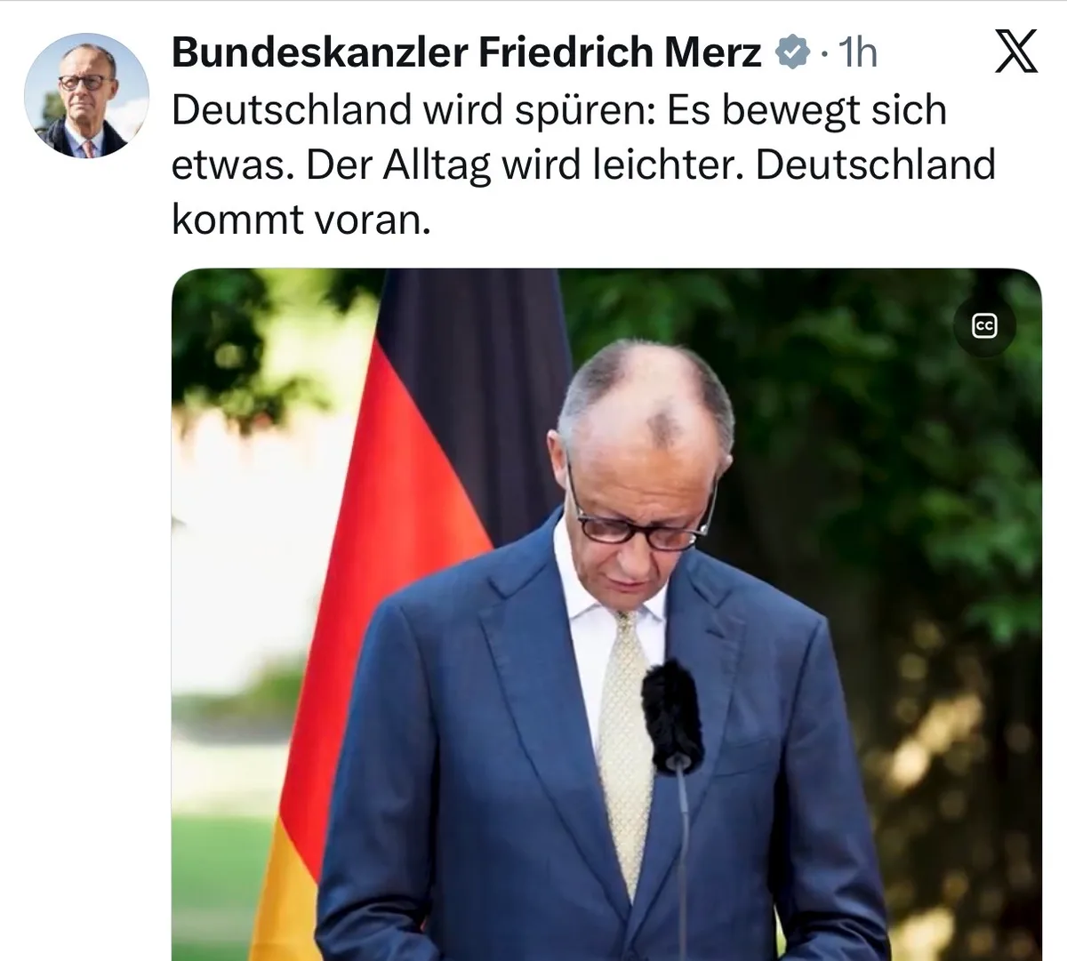 Diese Witzfigur muss der letzte Kanzler der „Bundesrepublik“ werden. Nur dann „bewegt sich“ was. 