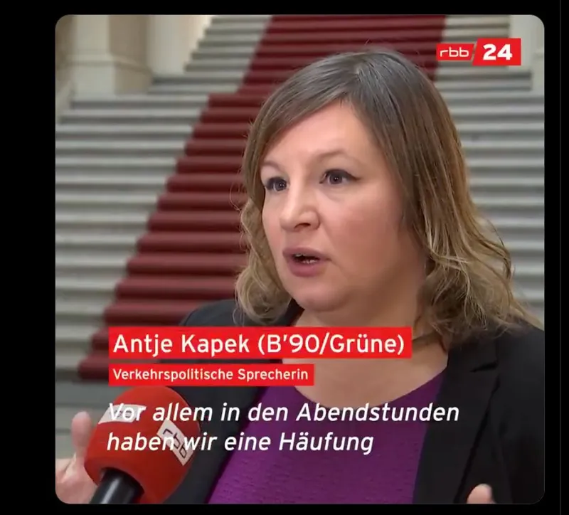 Berliner "Grüne" Antje Kapek verlangt eigenen Bahnwagen für ihren Transport