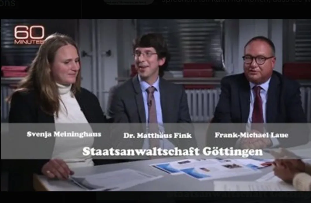 Drei Horrorclowns des Faschismus stehen sinnbildlich für Deutschlands Justiz 2025: Svenja Meininghaus, Matthäus Fink und Frank-Michael Laue. Sie sind Rechtsbeuger in Roben in der Tradition Roland Freislers.