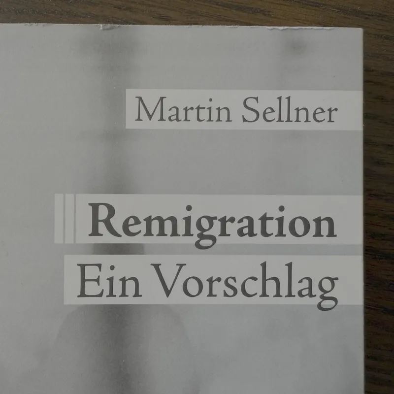 Wer genau koordiniert den Staatsterror gegen Martin Sellner? Mit welchem Ziel?