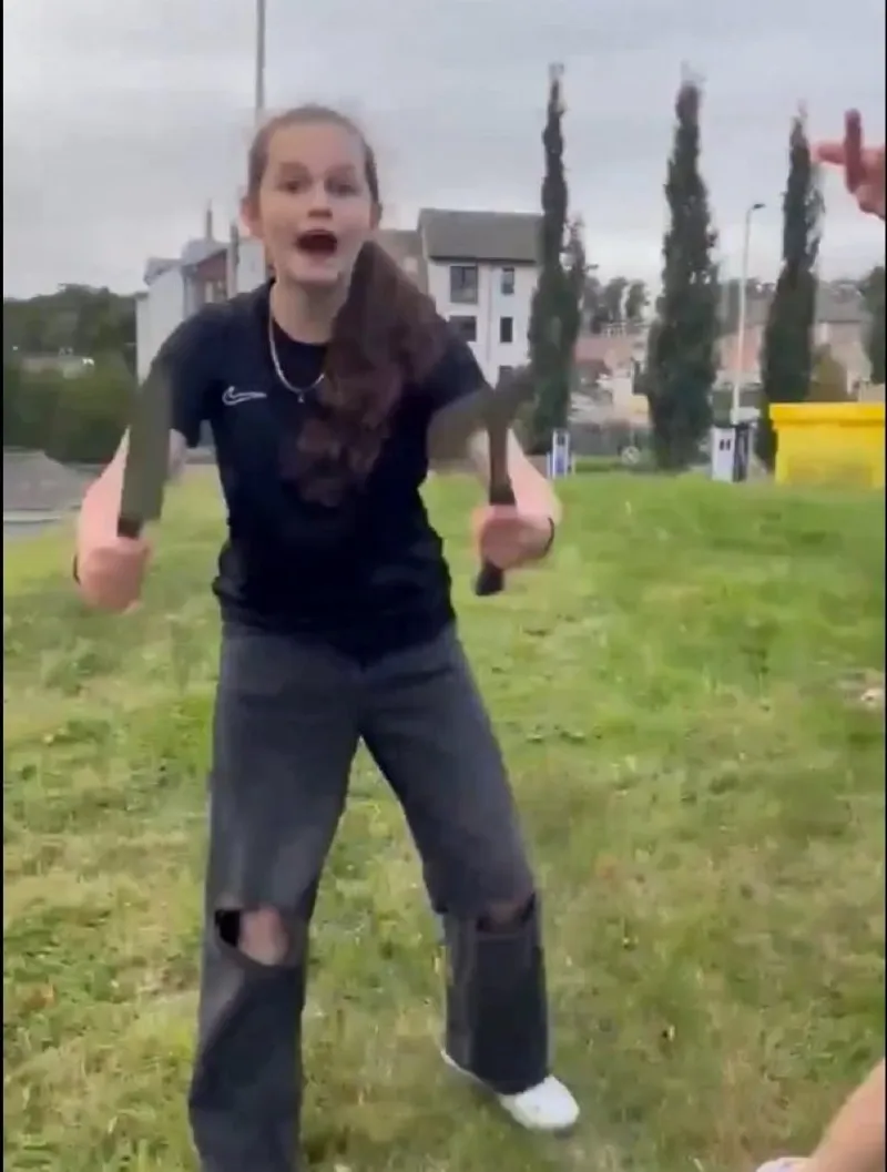 Eine 14-jährige Britin ist zum Symbol der Perversion ihres Regimes geworden – und des Mutes zum Widerstand.