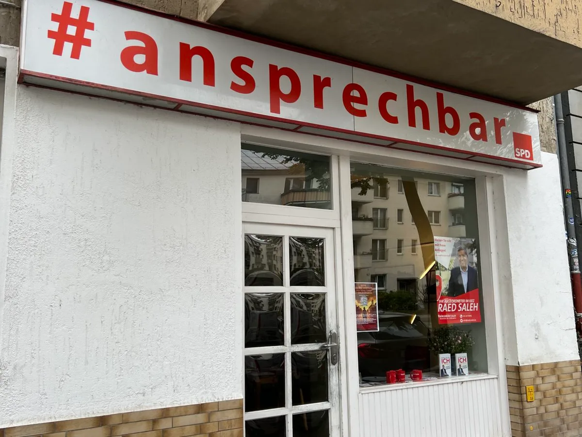 Ansprechbar ist auch eine Wand: Berlins SPD-Funktionär ist so einfältig, wie seine Blockpartei :)